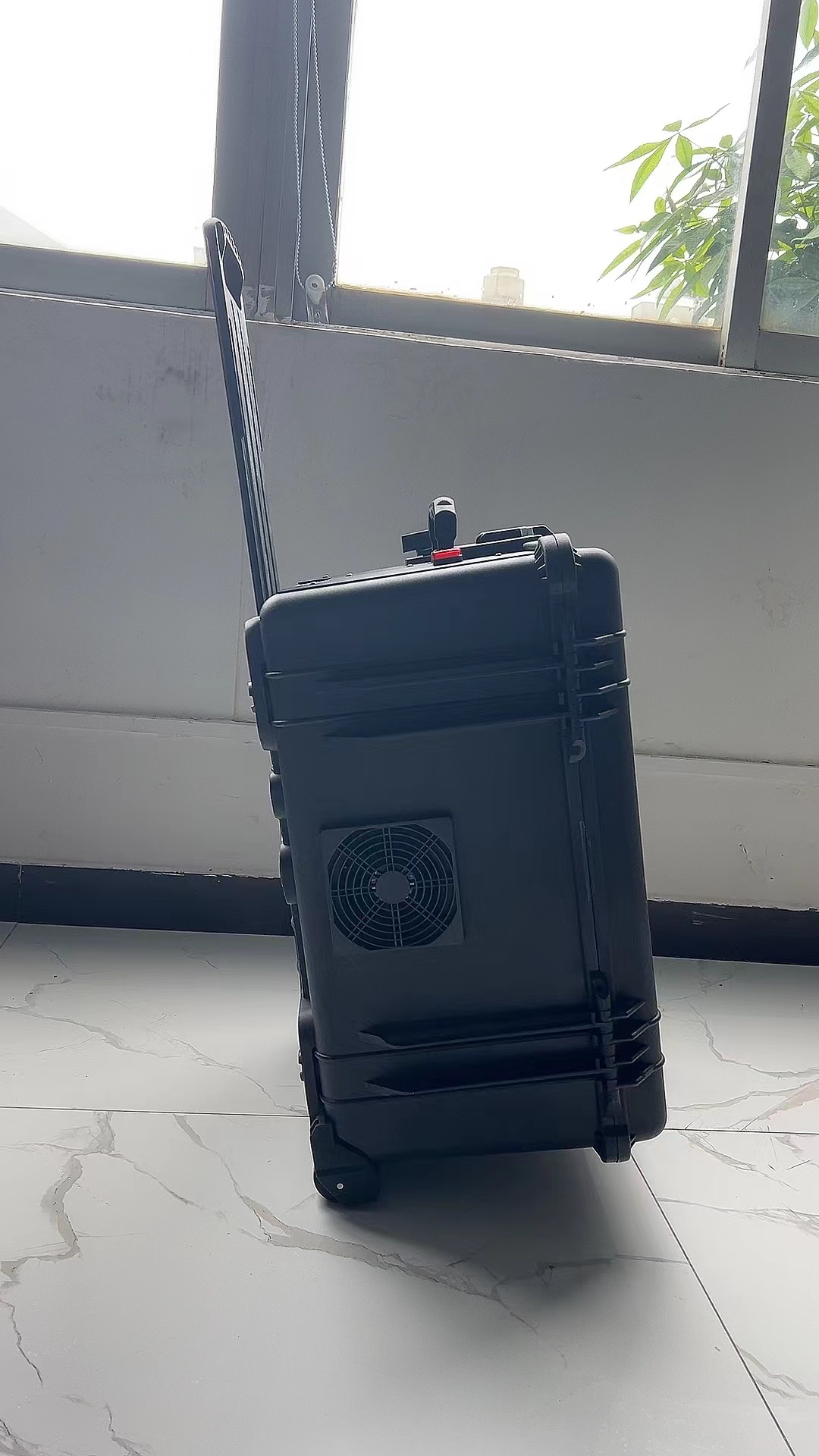 白碱滩手拉箱型移动通信干扰器